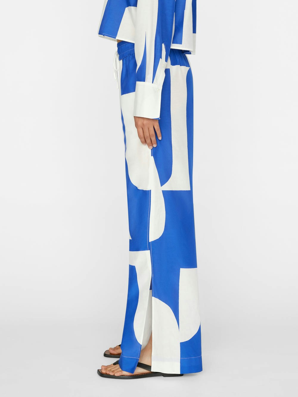 pant side view alt:fit1